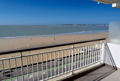 BEAU 3 PIÈCES FACE MER À 2 PAS DE L'AVENUE DE GAULLE