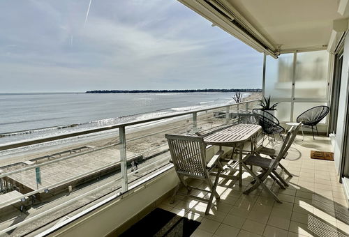 Very nice apartment on the 4th floor in perfect condition...