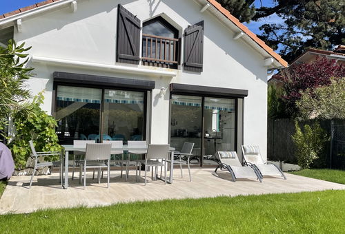 Superbe emplacement pour cette jolie villa décorée avec goût dans le quartier...