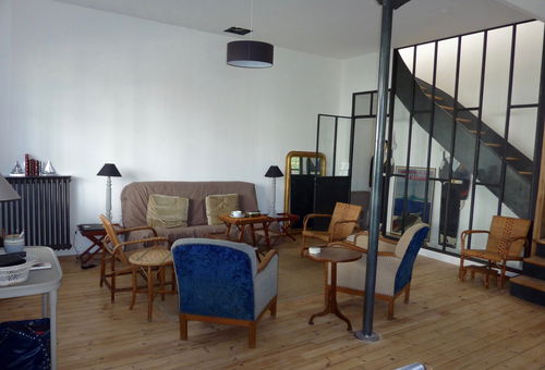 A proximité des commerces, de la gare et de la plage cette belle villa...