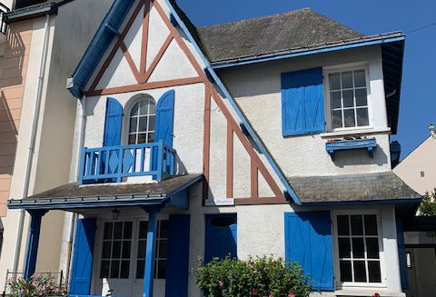 A proximité des commerces, de la gare et de la plage cette belle villa...