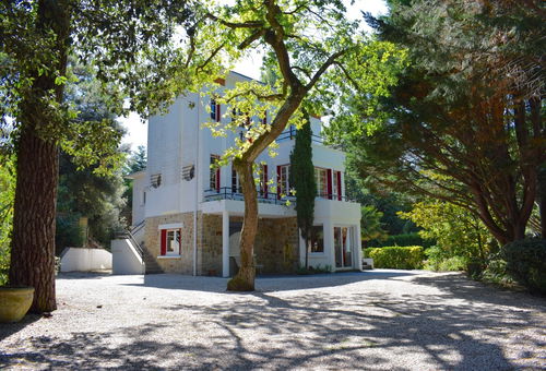 Dans le secteur de La Baule les Pins à 450 m de l'avenue Lajarrige et à 700 m...