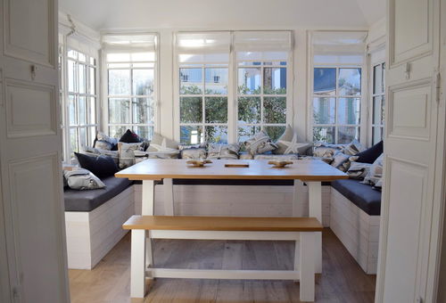 Vous serez séduit par cette superbe villa entièrement rénovée dans le très...