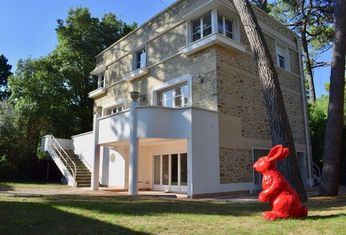 Villa des années 1920 entièrement rénovée avec goût offrant sur 3 niveaux...