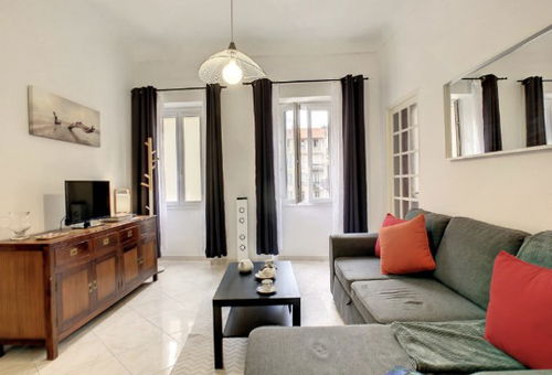 A charming double apartment...ideally located in the city center close...