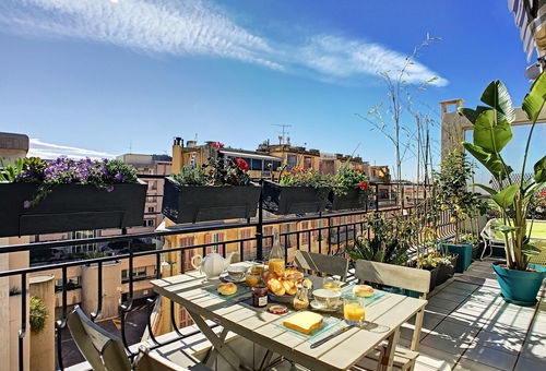 A beautiful 2 bedroom duplex apartment on the top floor.
