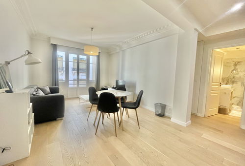 Beautiful 3 room apartment 200 meters from the Croisette and 10 minutes walk...