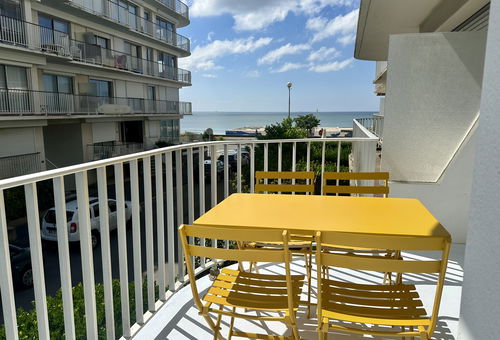 Come to spend your stay in this apartment completely renovated and...