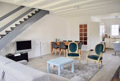 Villa entièrement rénovée en 2019 située dans le quartier du Grand-Clos/Plage...