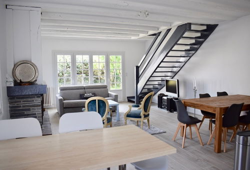 Villa entièrement rénovée en 2019 située dans le quartier du Grand-Clos/Plage...