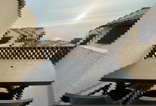 Apartment with modern and neat decoration, recently renovated, located 100 m...