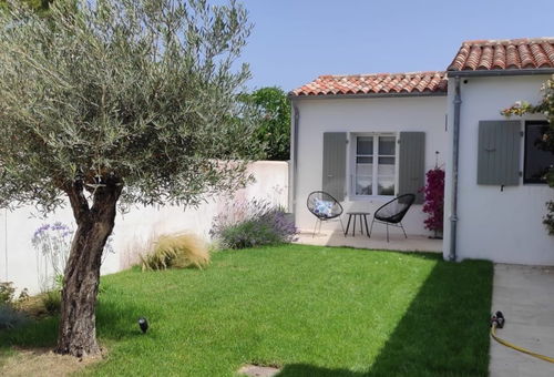 Maison d'architecte À la décoration moderne proche du village avec vue sur la...