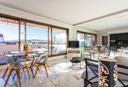 Modern apartment with a very beautiful terrace, a glimpse of the sea and a...