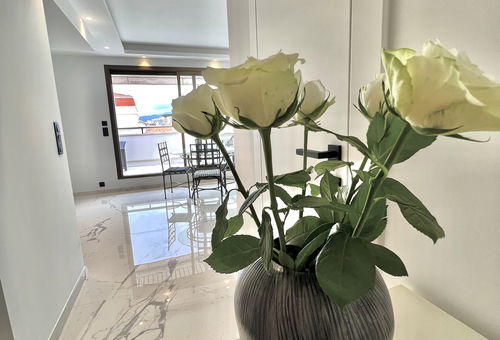 Modern apartment with a very beautiful terrace, a glimpse of the sea and a...