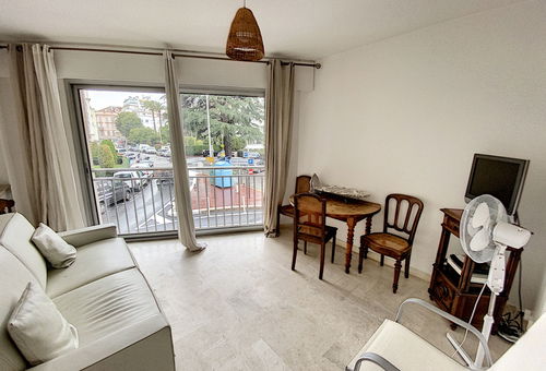 KAR146 Bel Appartement de tout confort au centre de Cannes