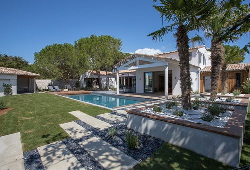 This magnificent villa of 325 m² has been designed and furnished to offer...