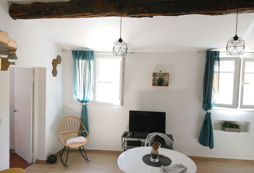 Bright apartment in the historic center of the old town of Nice
