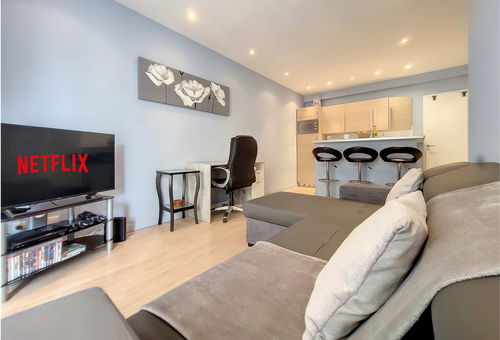 Beautiful air-conditioned apartment with one bedroom.