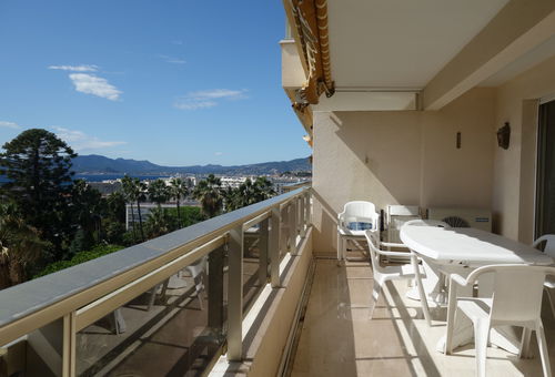 Spacious apartment with a large terrace and sea view