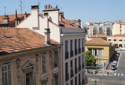 Apartment 8 minutes walk from the beaches and the Croisette