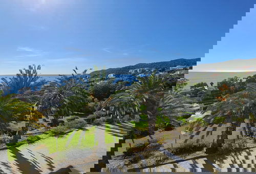 A haven of peace close to shops and the sandy beach, the residence "I...