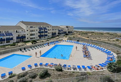 Agréable appartement en rez de jardin avec terrasse, piscine commune et un...