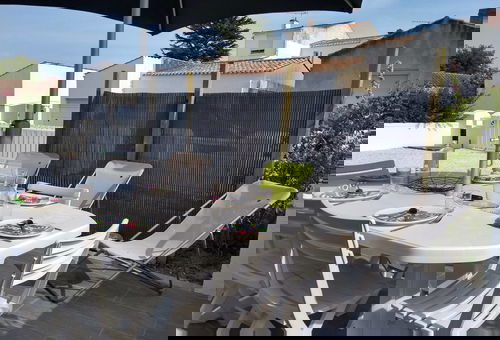 House with enclosed garden, close to the beach and shops - La Guérinière