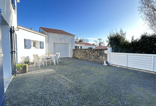 Maison située au calme dans une impasse, proche de la plage et des commerces...