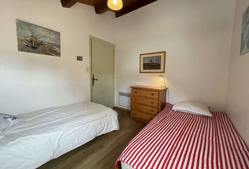 House in beautiful surroundings, with garden, close to the beach and shops -...