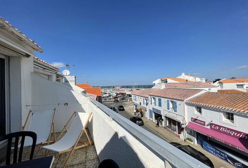 Flat with view of the port from the terrace and close to the beach - Ile de...