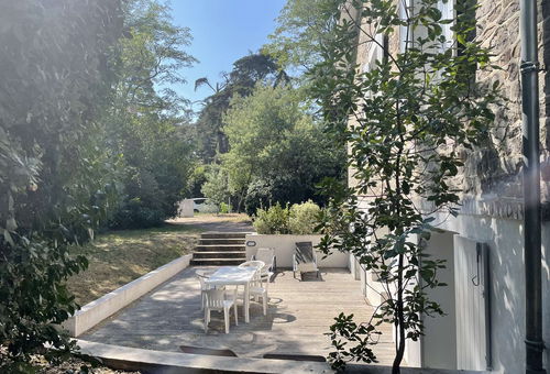 Belle propriété en pierre située dans un bois, proche de la plage -...
