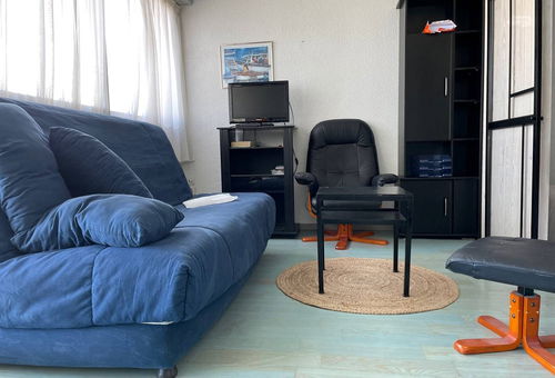 Apartment with a magnificent sea view, very close to the beach and the shops...