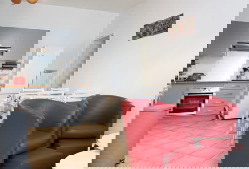 Apartment in the heart of the city, just a stone's throw from Place de Verdun...