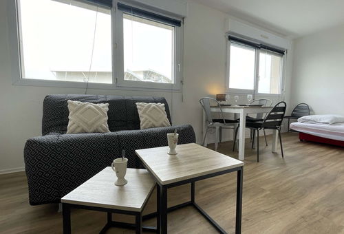 Apartment located in the heart of the Minimes district, close to the beach...