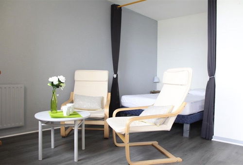 Flat opposite the marina and at the foot of the beach - La Roch
