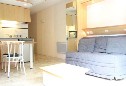 Flat located in the heart of Les Minimes, close to the marina and the beach -...