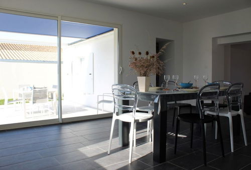 Belle maison indépendante contemporaine, sur vaste terrain clos, proche des...