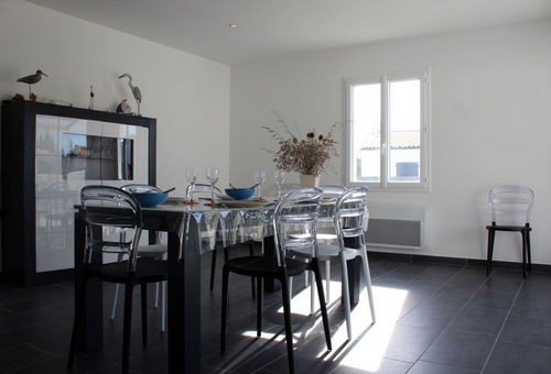 Belle maison indépendante contemporaine, sur vaste terrain clos, proche des...