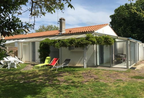 Maison située à proximité d'une plage de sable fin avec activités nautiques -...