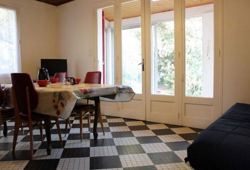 Maison située dans un quartier au calme, proche de la plage et des commerces...