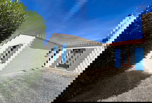 Maison situé dans un village au calme, proche de la plage et des commerces -...