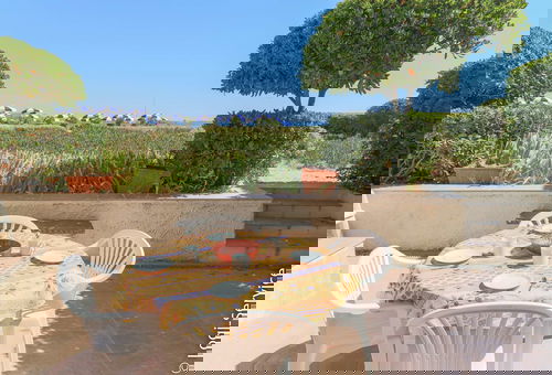 On the beach of Port Grimaud, holiday rental 1 bedroom flat on the ground...