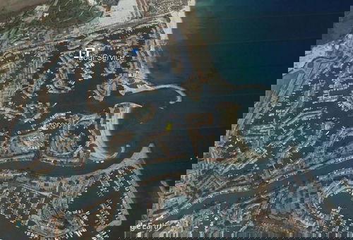 In a secure area close to the small beach of Port Grimaud II, 2 bedrooms...