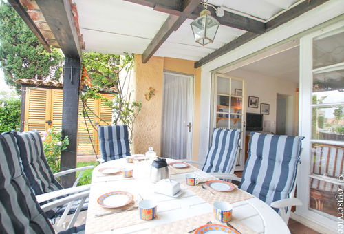 In a quiet and secured area of Port Grimaud II, in the heart of the Golfe of...