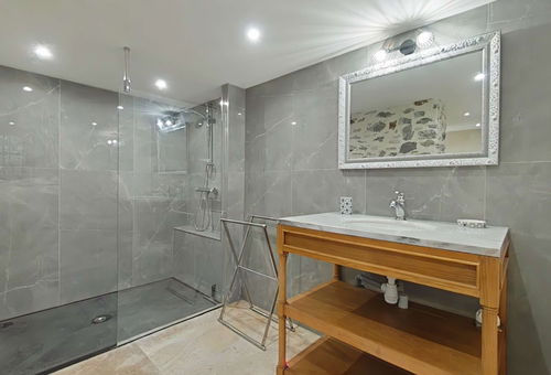 Très belle villa avec jardin et vue mer, à 30m de la belle plage des Souzeaux