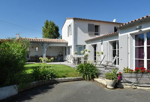 PROCHE CENTRE DU VILLAGE