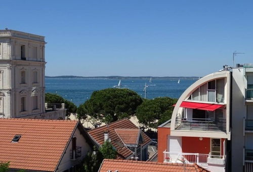 Venez découvrir cet appartement spacieux avec vue panoramique sur la mer, à...