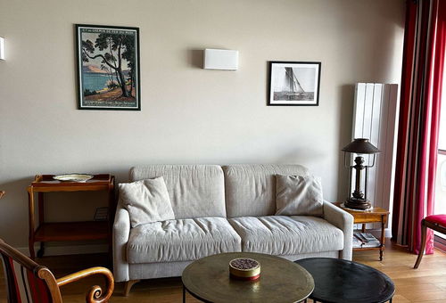 Appartement T3 lumineux et traversant, entièrement rénové avec une décoration...