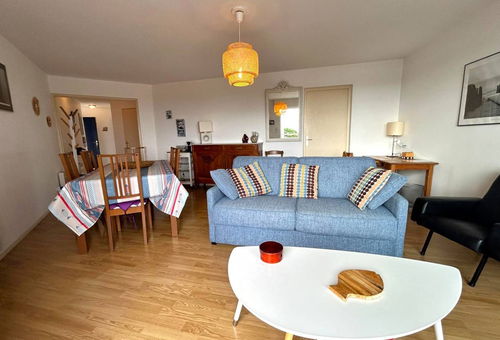 Situé au 2e étage d’une résidence sécurisée avec ascenseur, cet appartement...