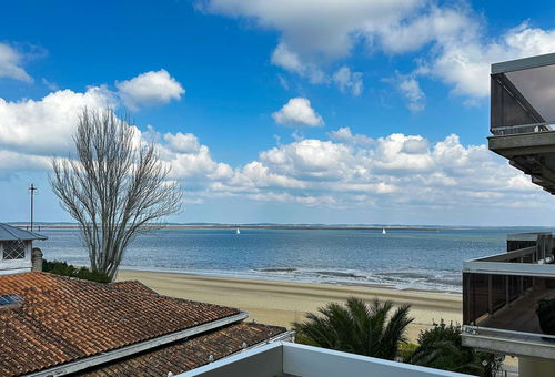 Accédez directement à la plage d'Eyrac depuis une résidence de standing...